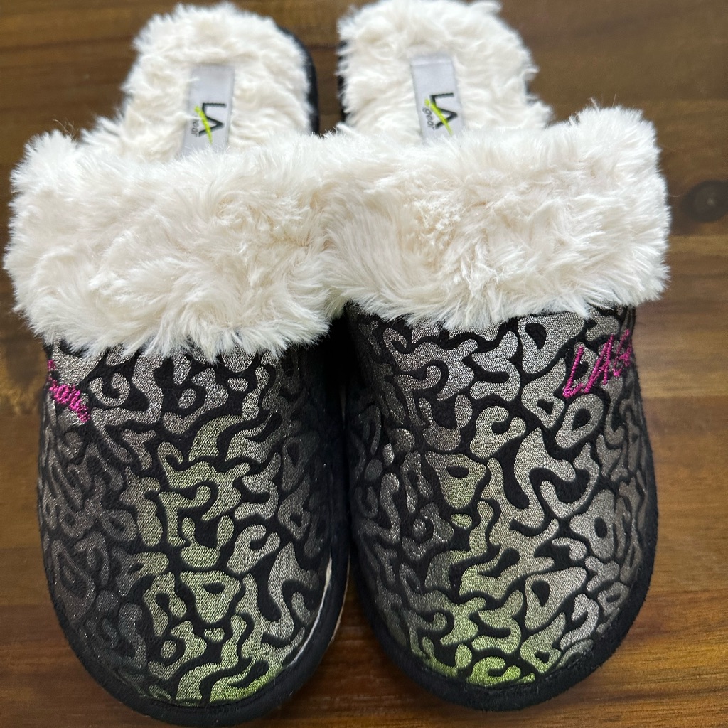 La Gear Brand New Slippers